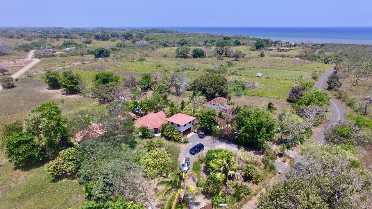 Cabanas La Casa De Pucha Pedasi Town Exterior photo