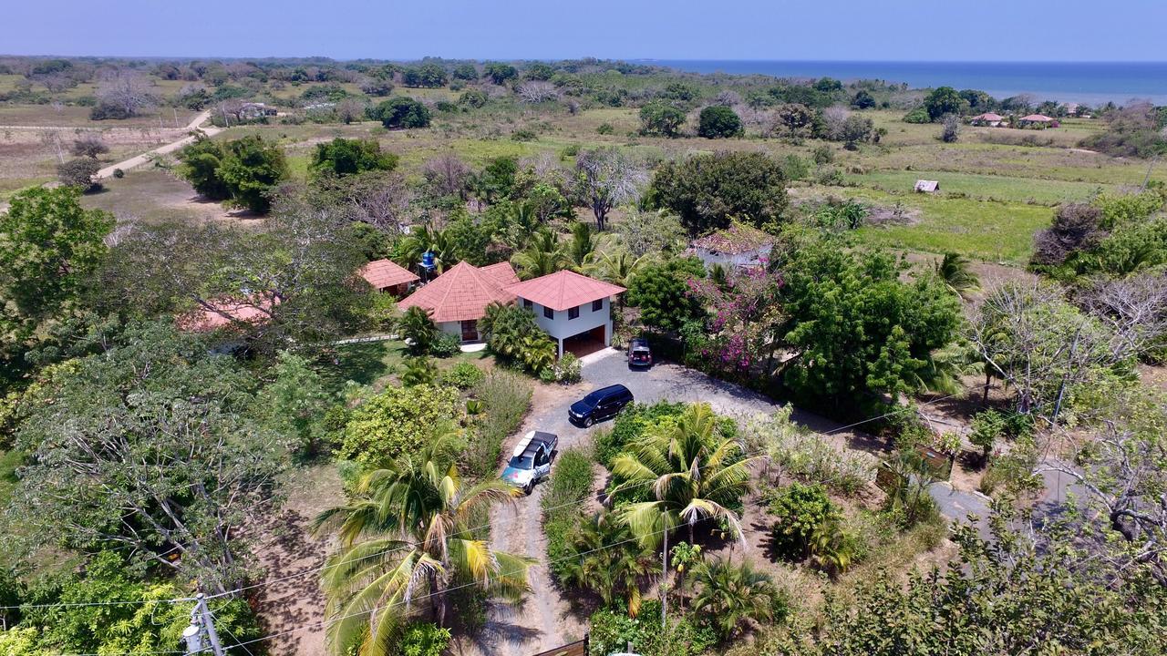 Cabanas La Casa De Pucha Pedasi Town Exterior photo